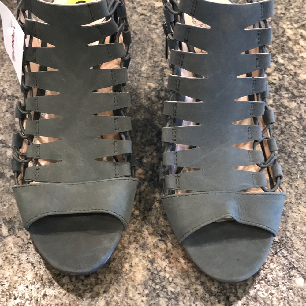 Sage green Vince Camuto heel. NWT size 9